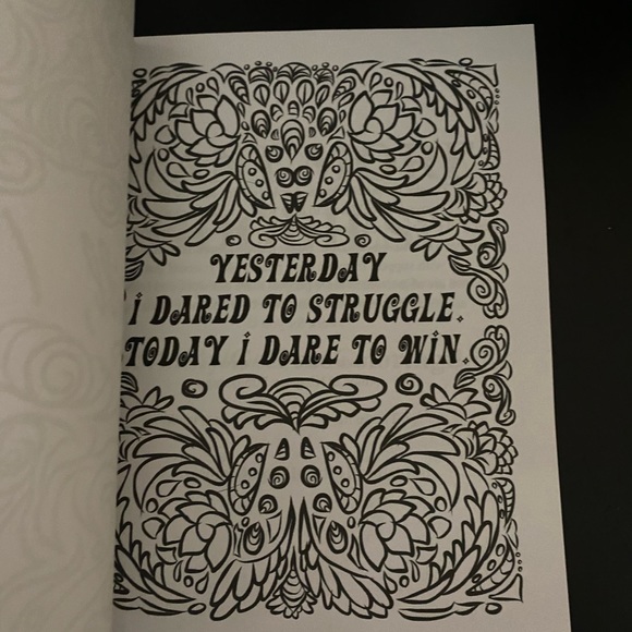 New Adult coloring book and colored pencils - Picture 2 of 10